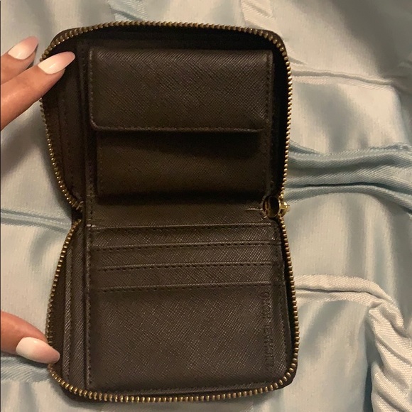 ❌SOLD❌ Michael Kors Wallet - Picture 5 of 8